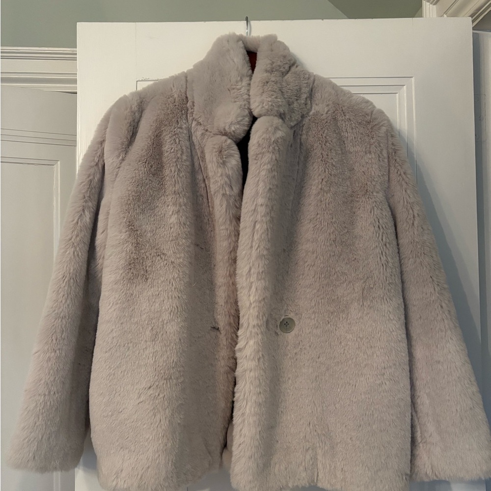 Plush Faux Fur Coat in Light Gray